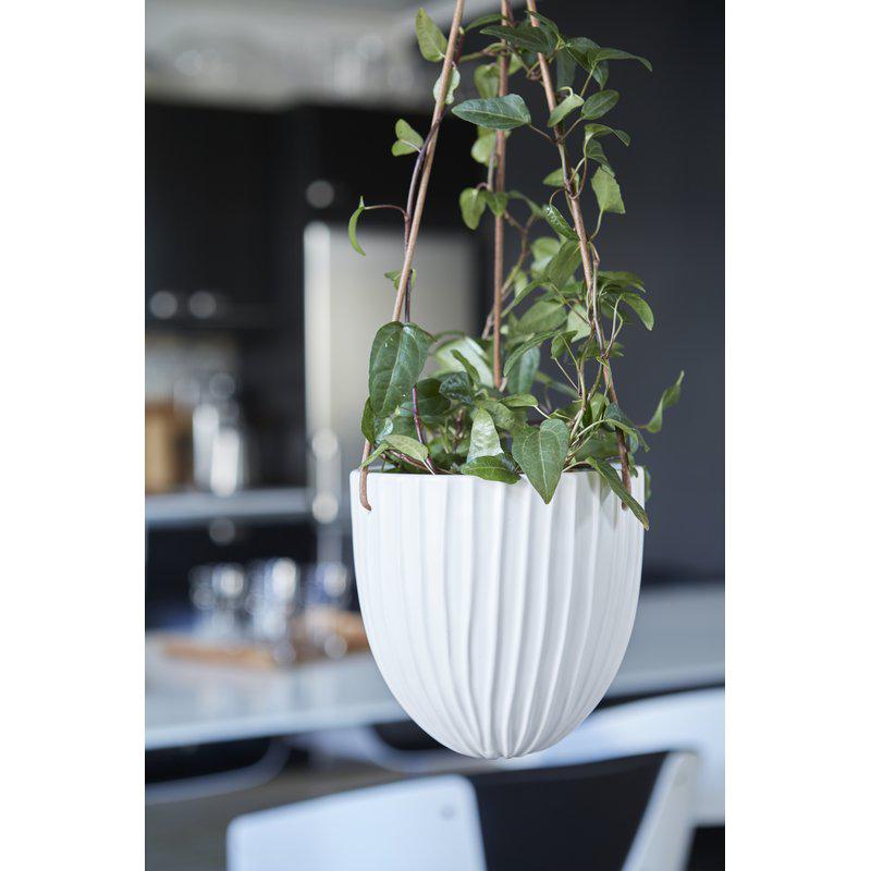 Hängender Übertopf aus Keramik mit Lederband