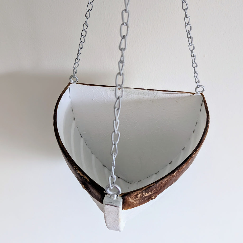 Hängender Übertopf Boot mit Wandhalterung