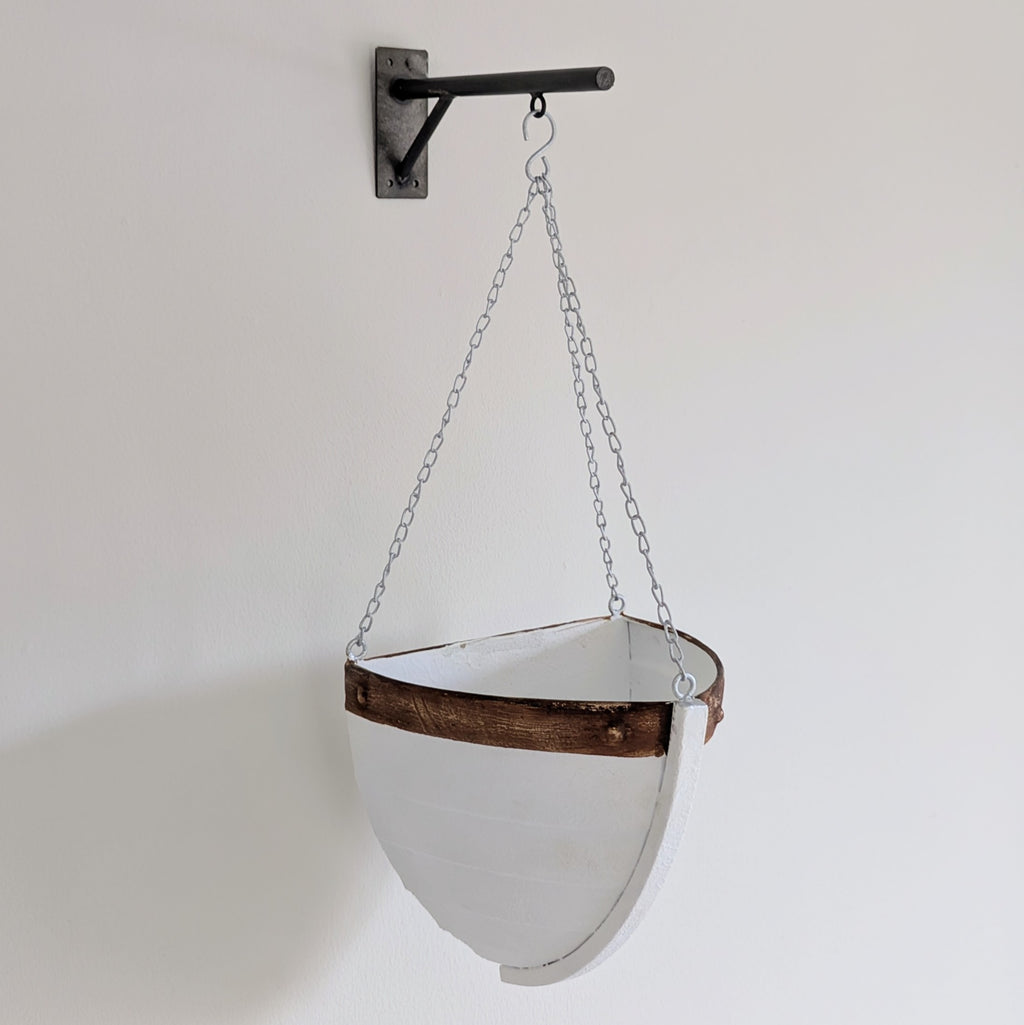 Hängender Übertopf Boot mit Wandhalterung