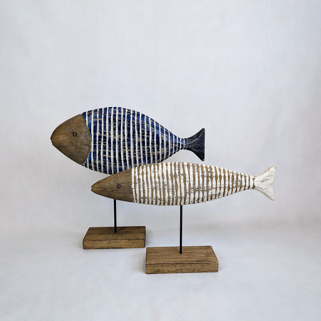 Holz Deko Fisch auf Fuß blau weis in zwei Varianten zur Auswahl