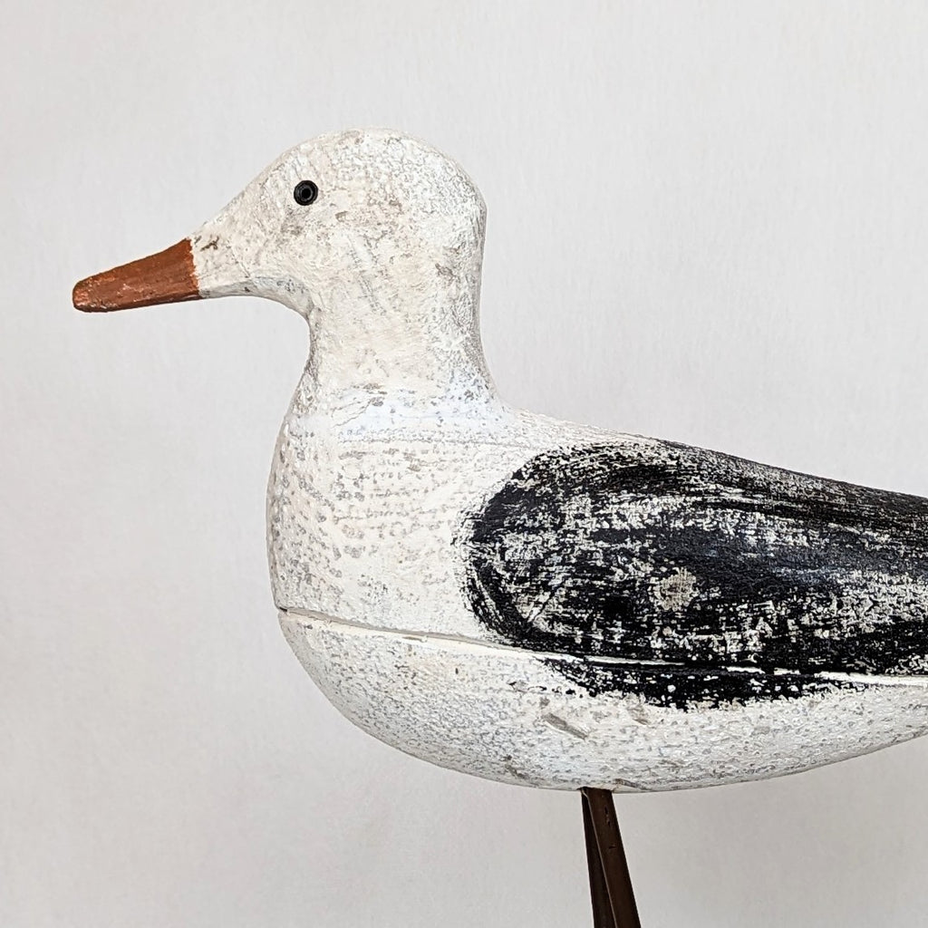 Holz Skulptur Möwe auf Sockel in drei Größen und Varianten zur Wahl