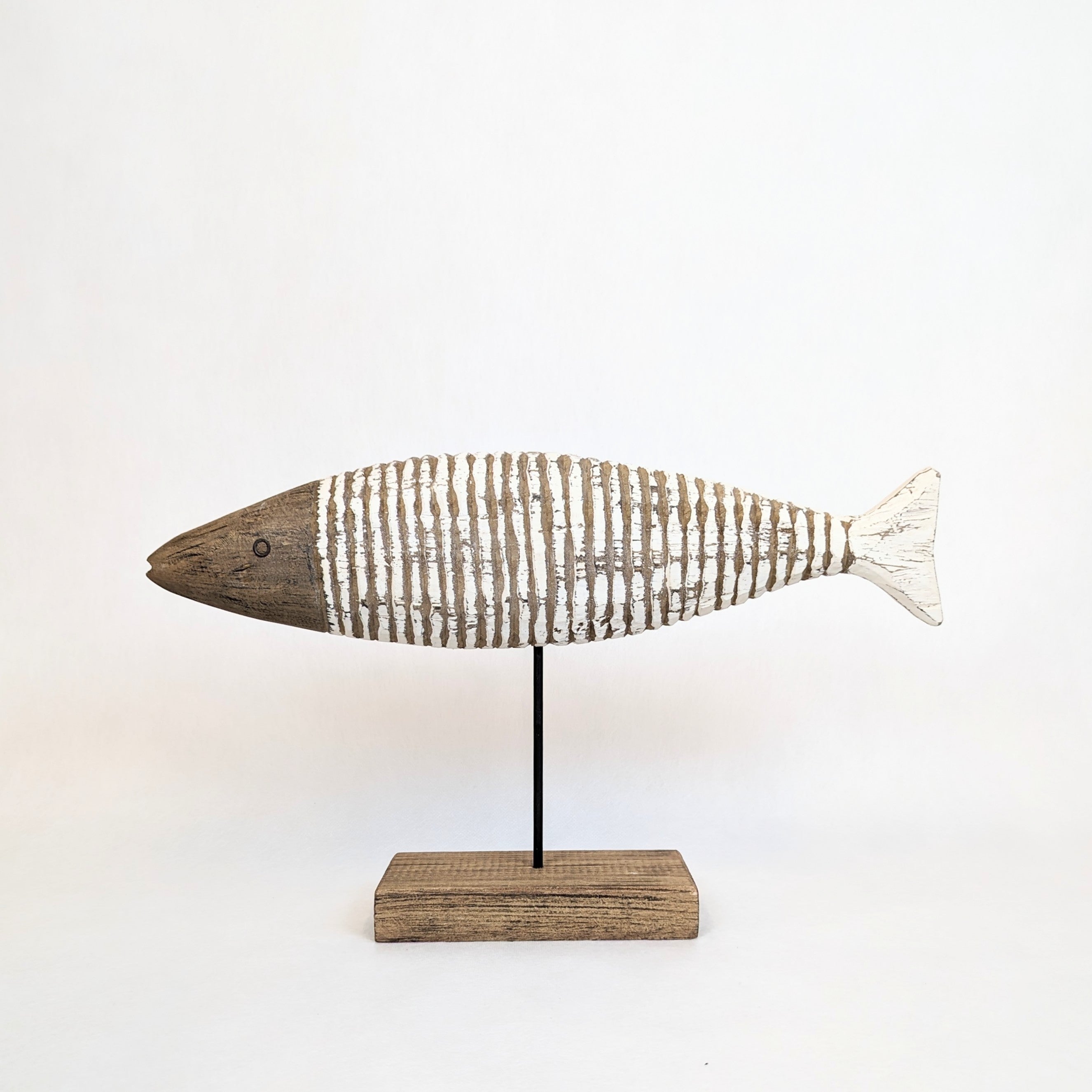 Holz Deko Fisch auf Fuß blau weis in zwei Varianten zur Auswahl