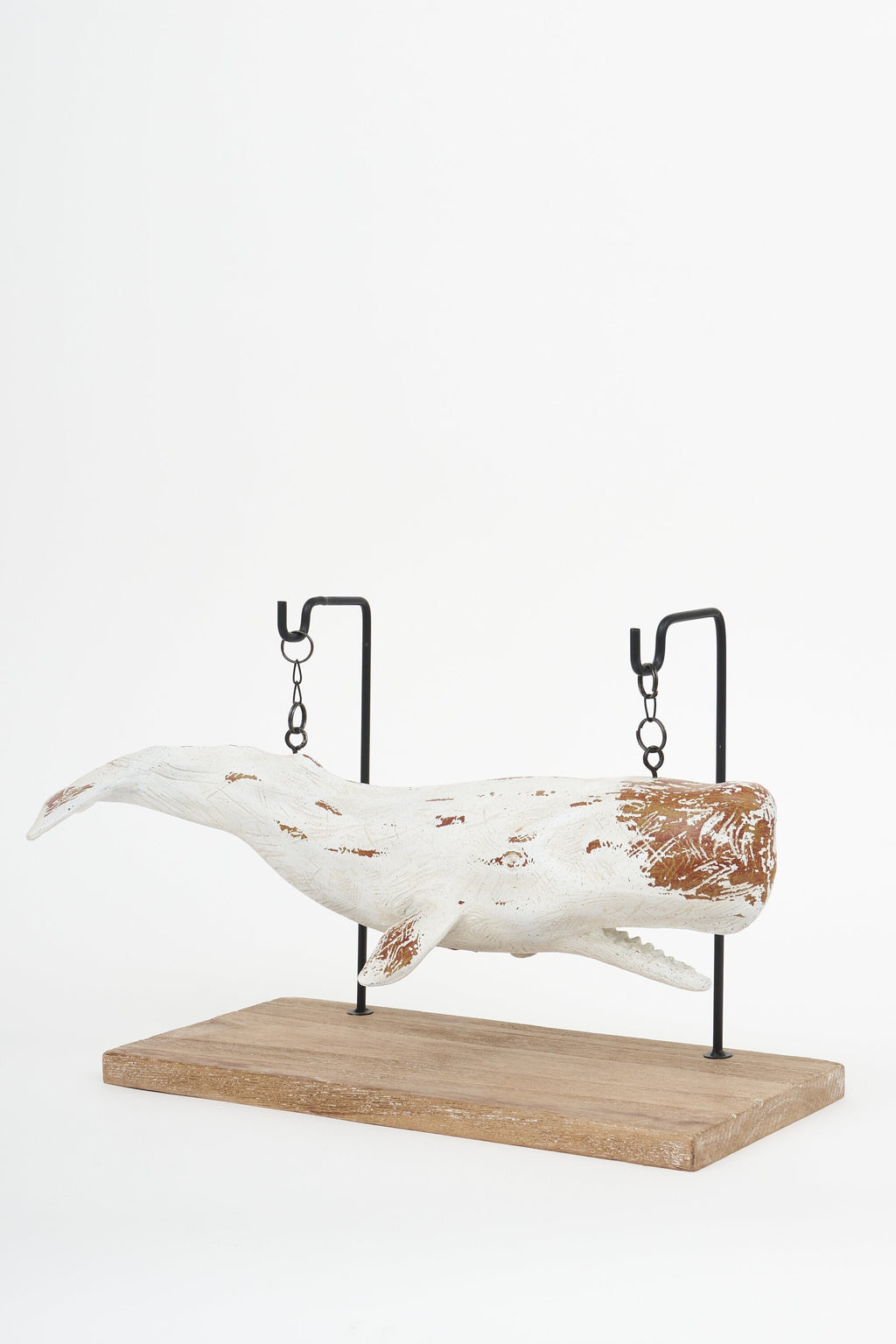 Skulptur Pottwal hängend auf Sockel