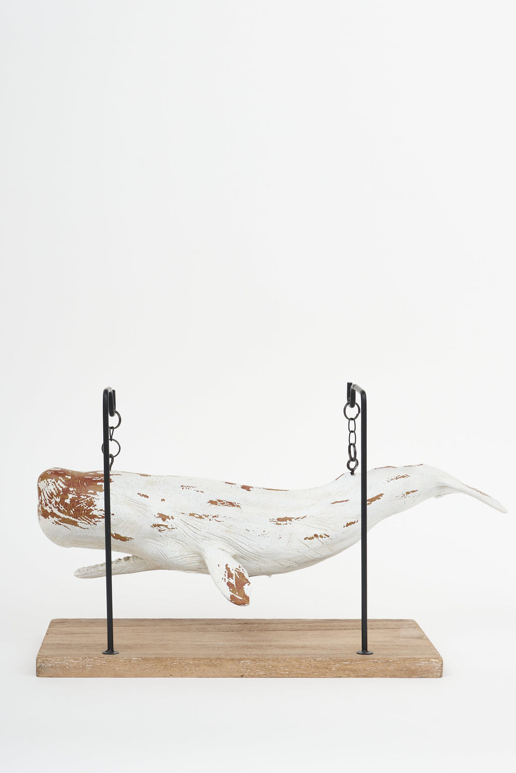 Skulptur Pottwal hängend auf Sockel