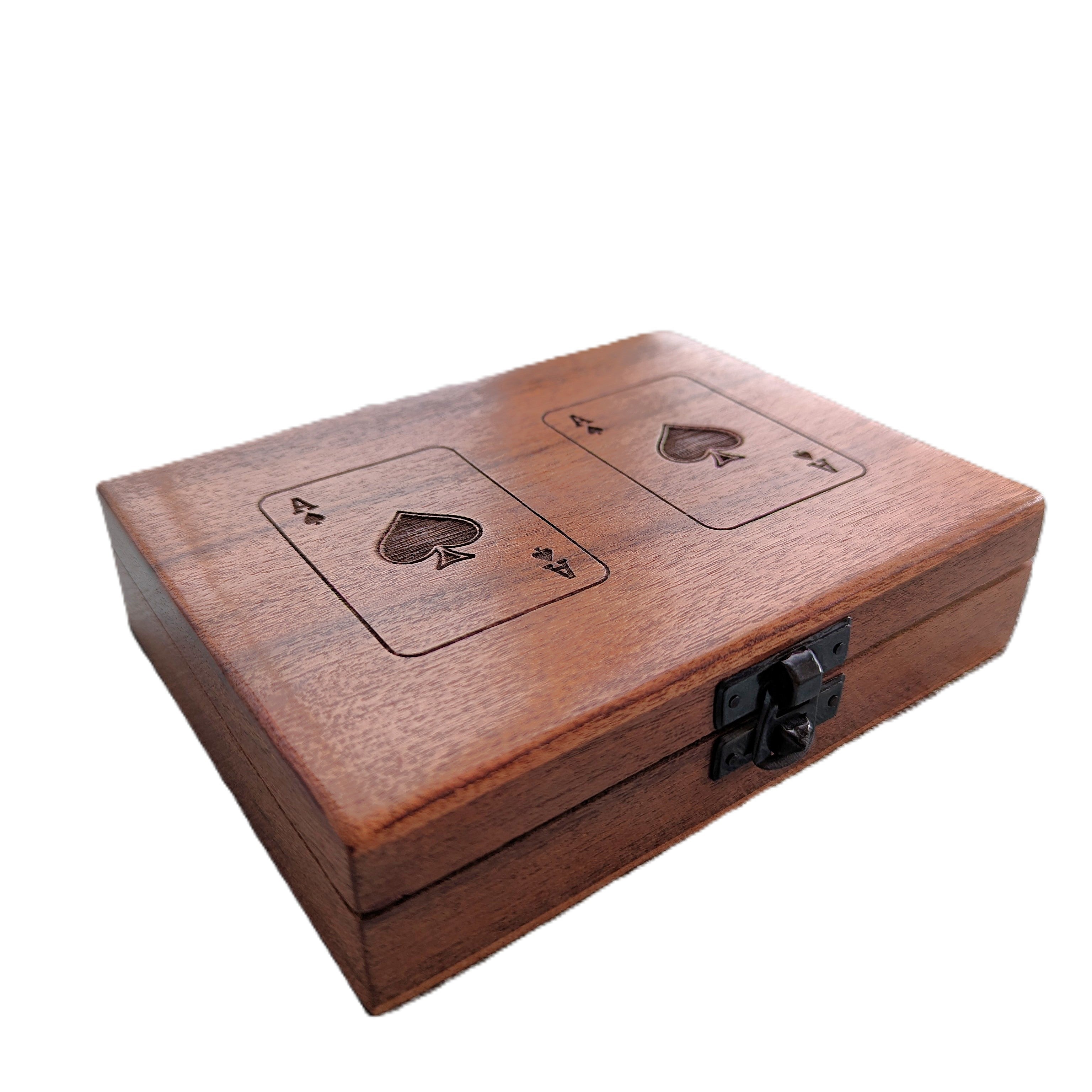 Spielkarten in Holzbox