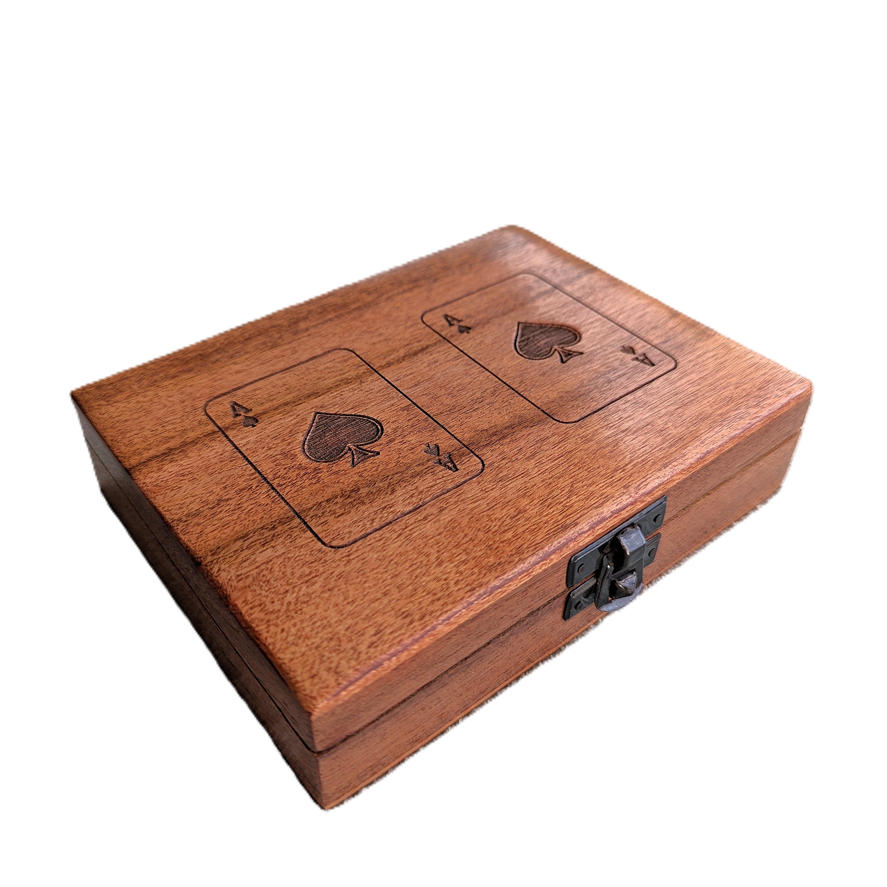 Spielkarten in Holzbox