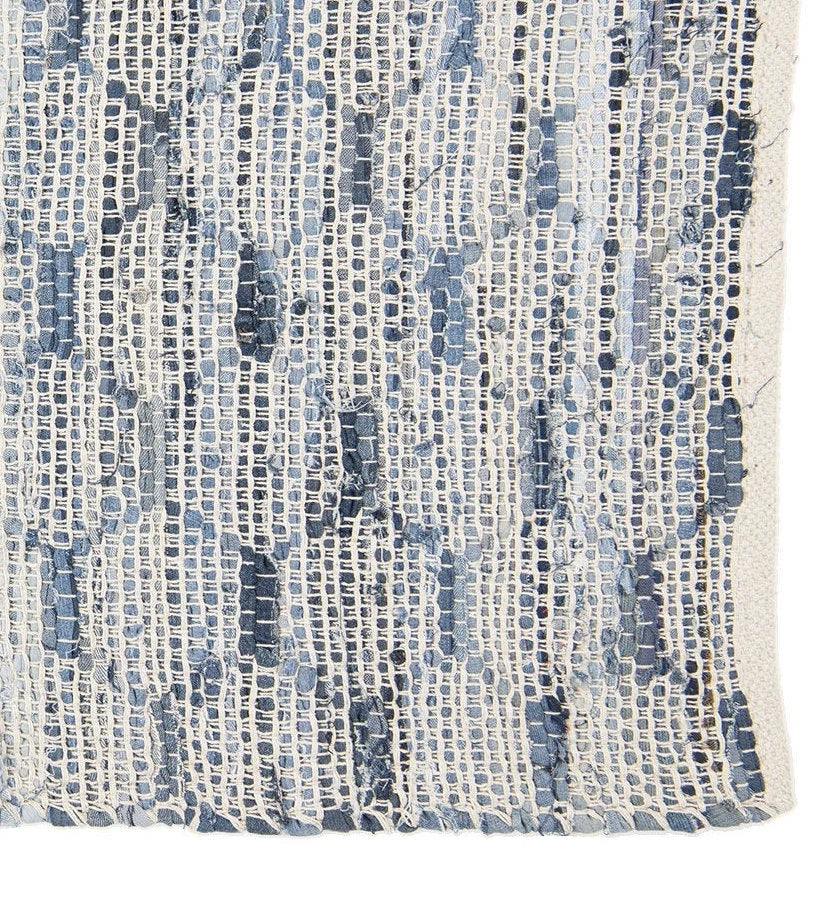 Teppich / Läufer in blau-weißer Farbe mit Struktur