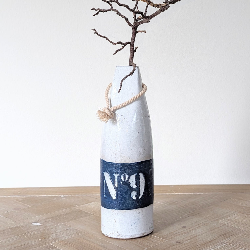 Vase maritim aus Keramik weis blau