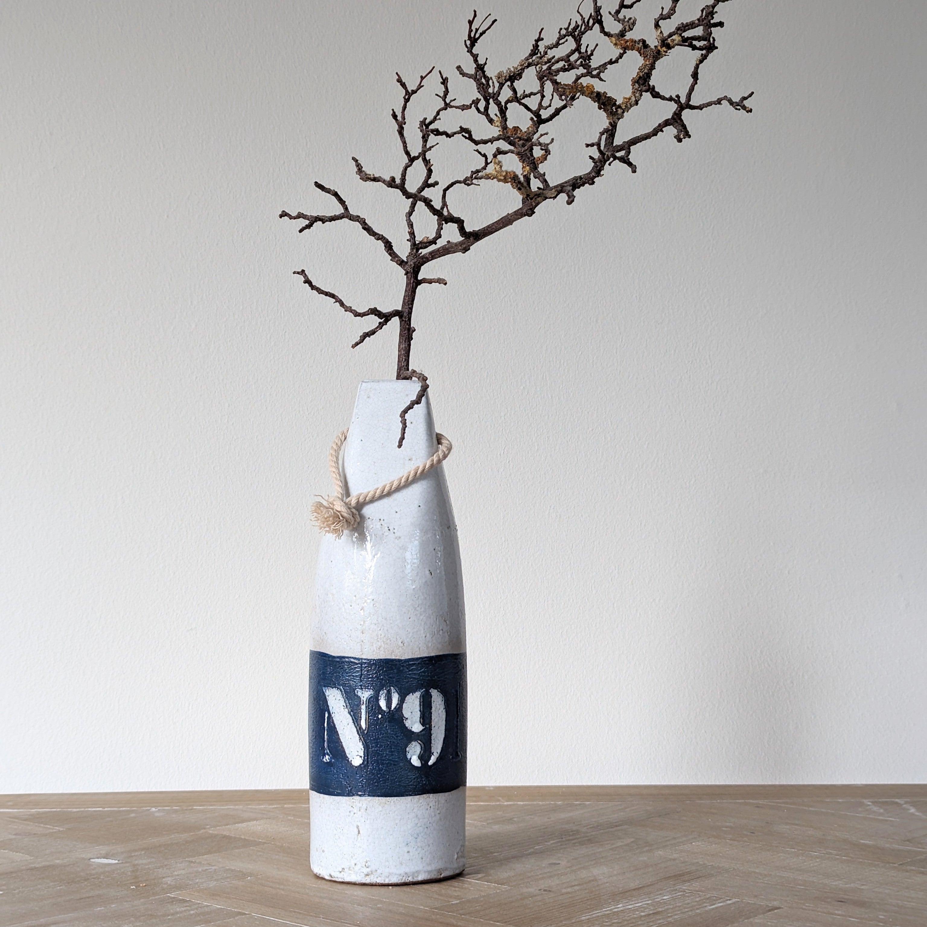 Vase maritim aus Keramik weis blau