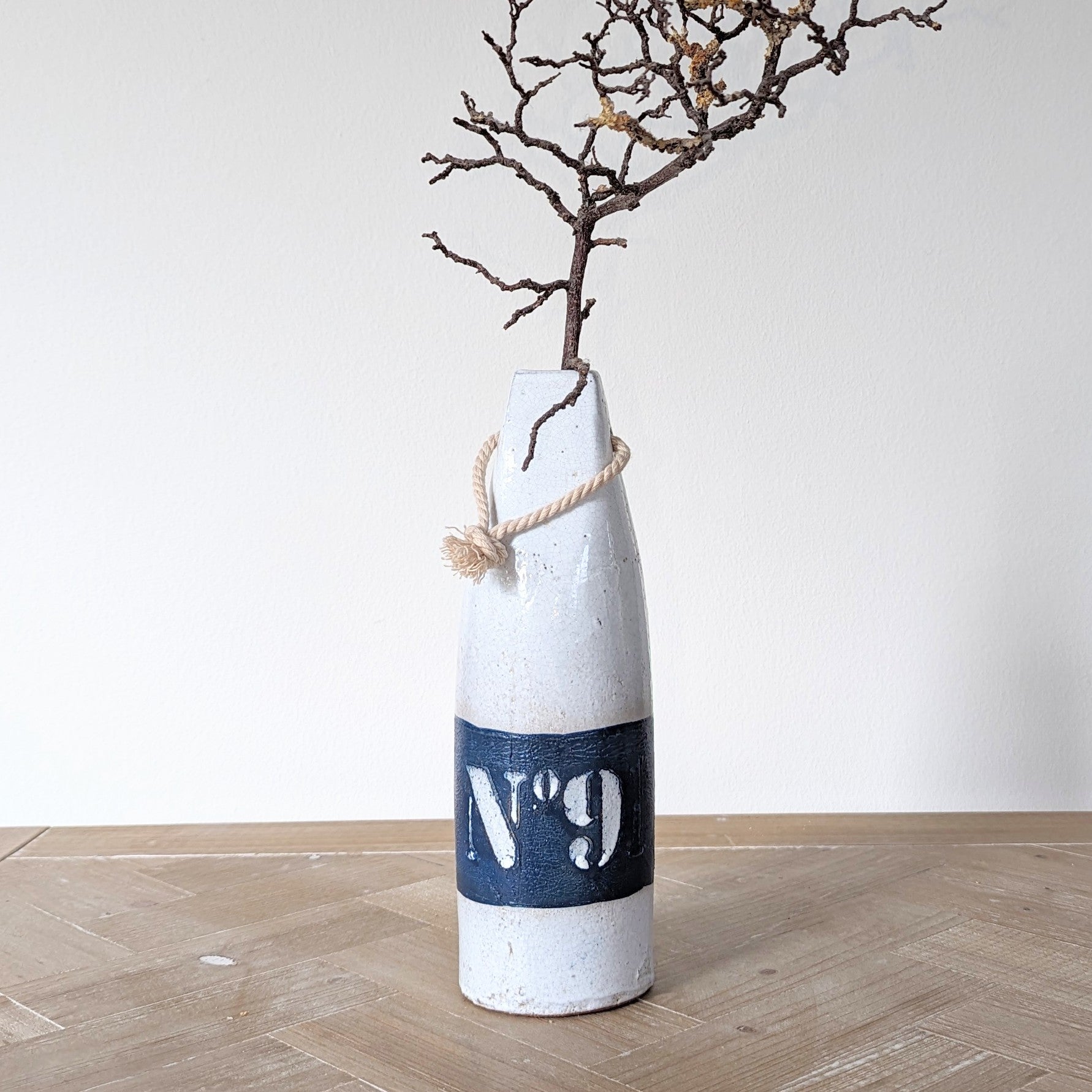 Vase maritim aus Keramik weis blau