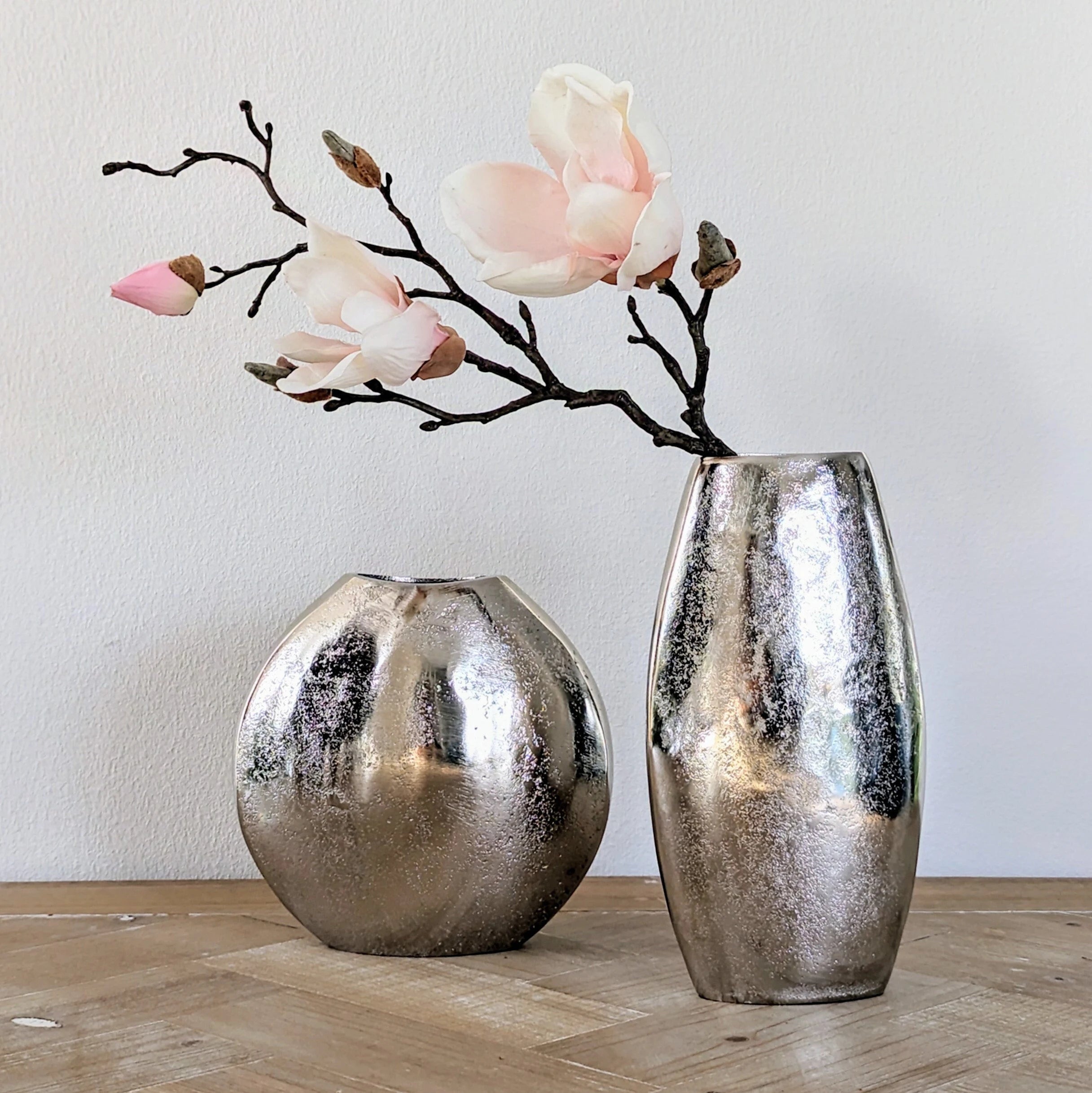 Vase aus Aluminium flach in zwei Varianten
