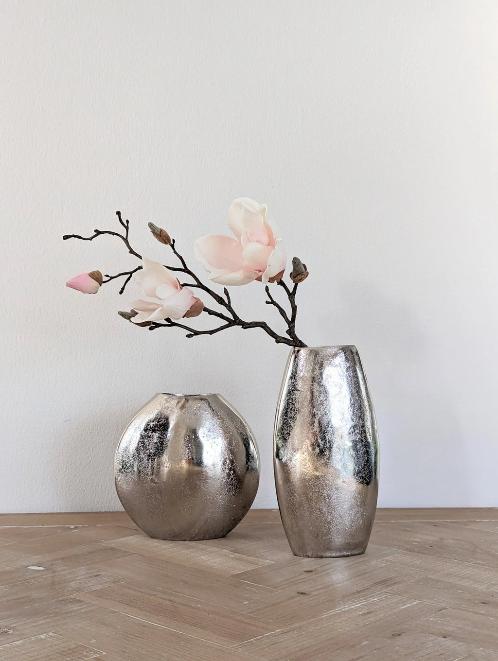 Vase aus Aluminium flach in zwei Varianten