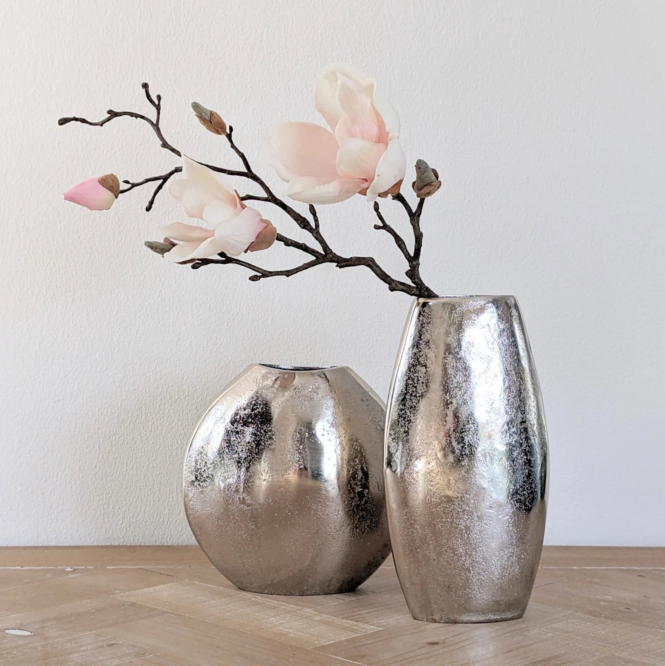 Vase aus Aluminium flach in zwei Varianten