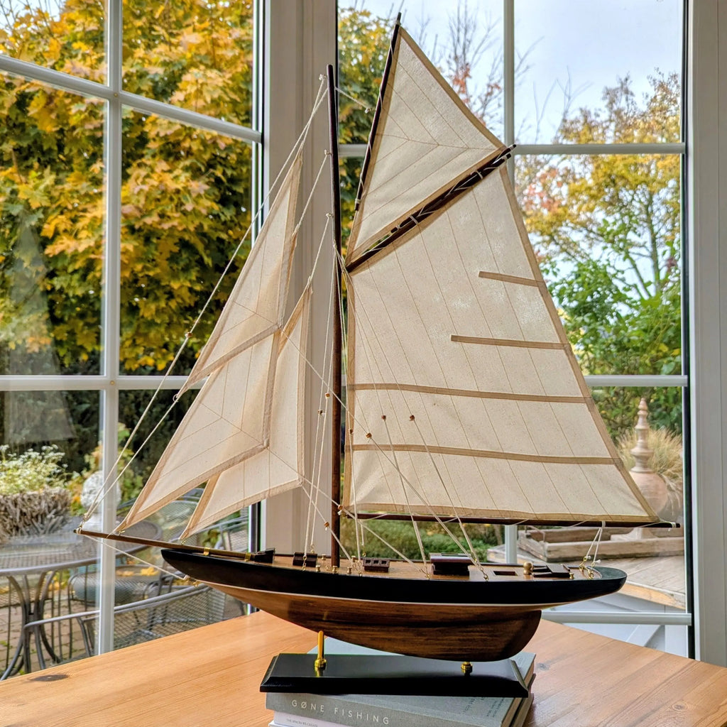 Große Segelyacht Modellschiff Braun Blau