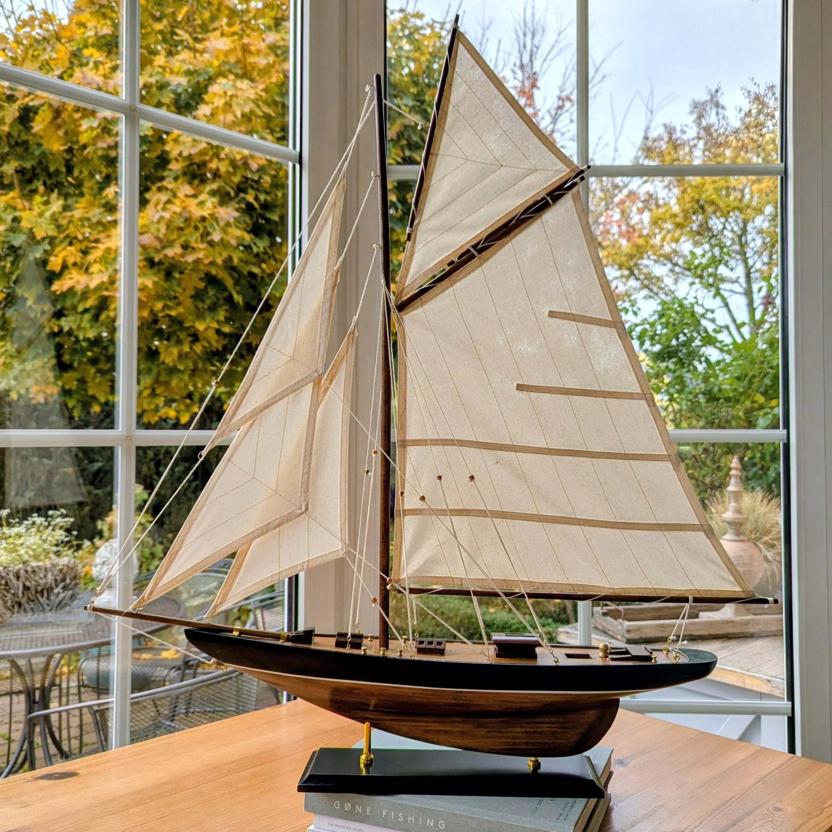 Große Segelyacht Modellschiff Braun Blau