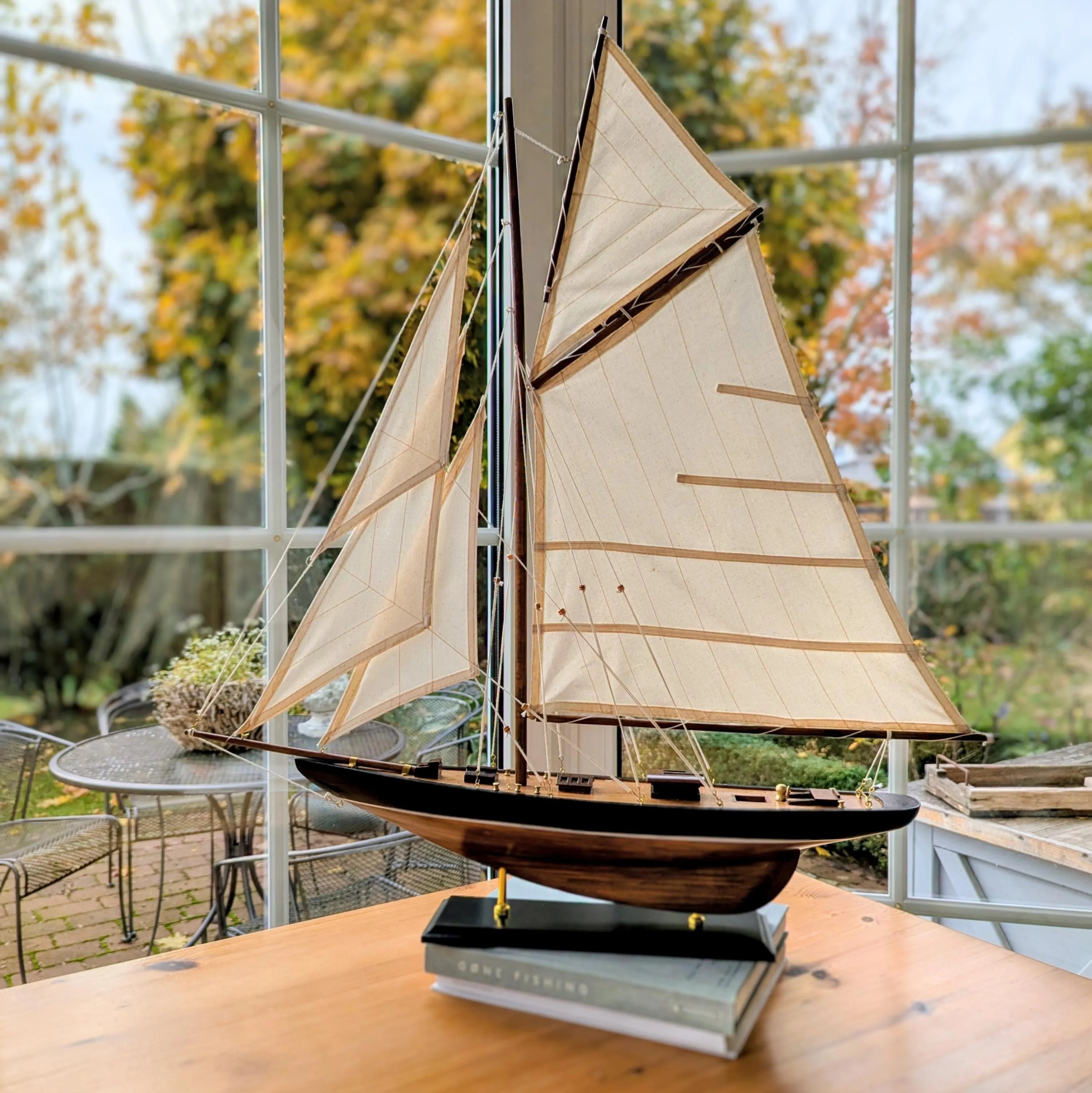 Große Segelyacht Modellschiff Braun Blau