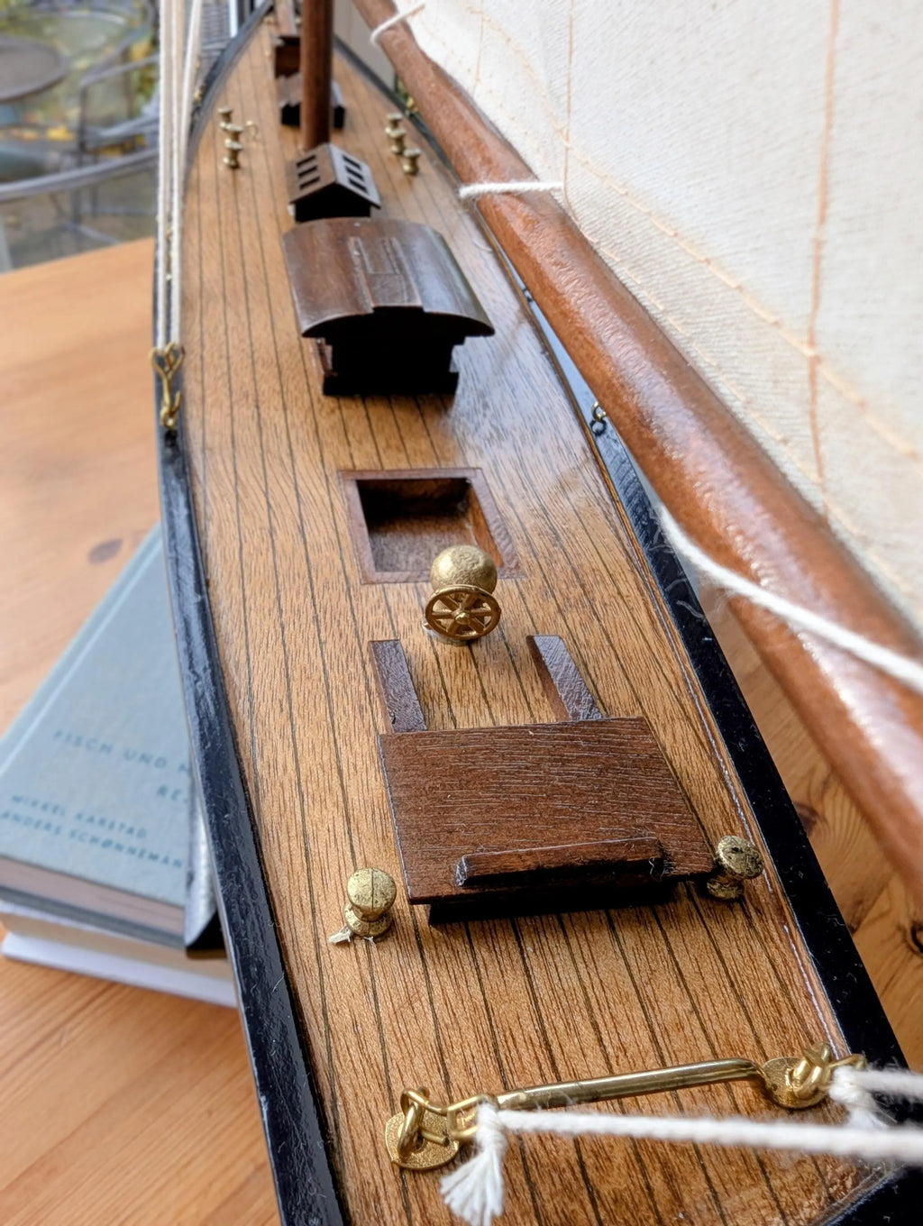 Große Segelyacht Modellschiff Braun Blau